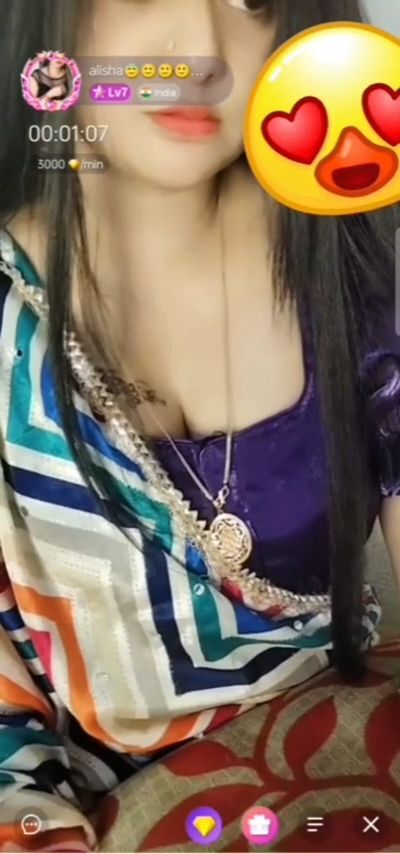 Sexy Aisha Reveals Boobs and Face on Chamet Live Show
