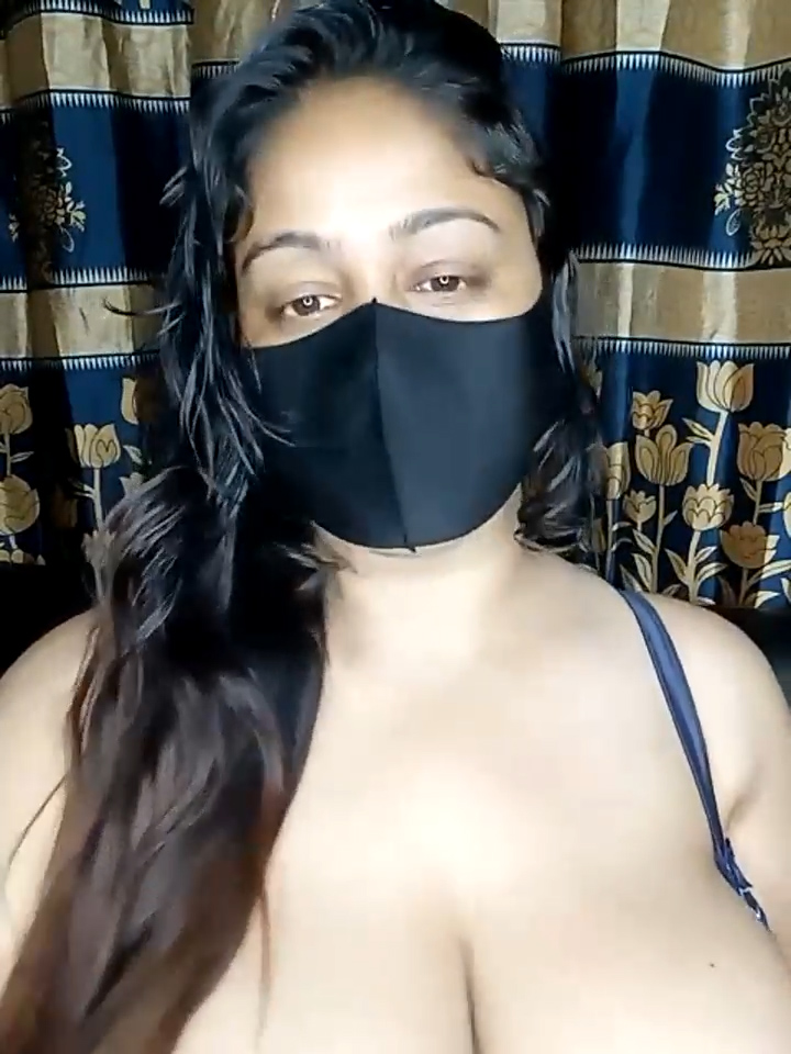 Angel_Simran Shows Off Her Nude Body in Hot Desi Porn Video