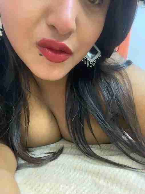 Live Desi Girl Ayesha Mahi’s Flirty Show