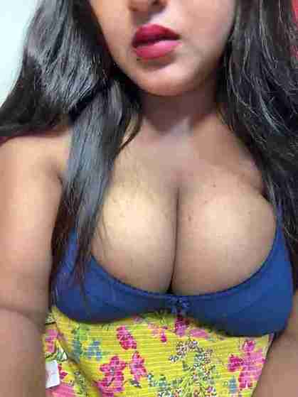 Hot Indian Girl Ayesha Mahi in Desi Porn Clip