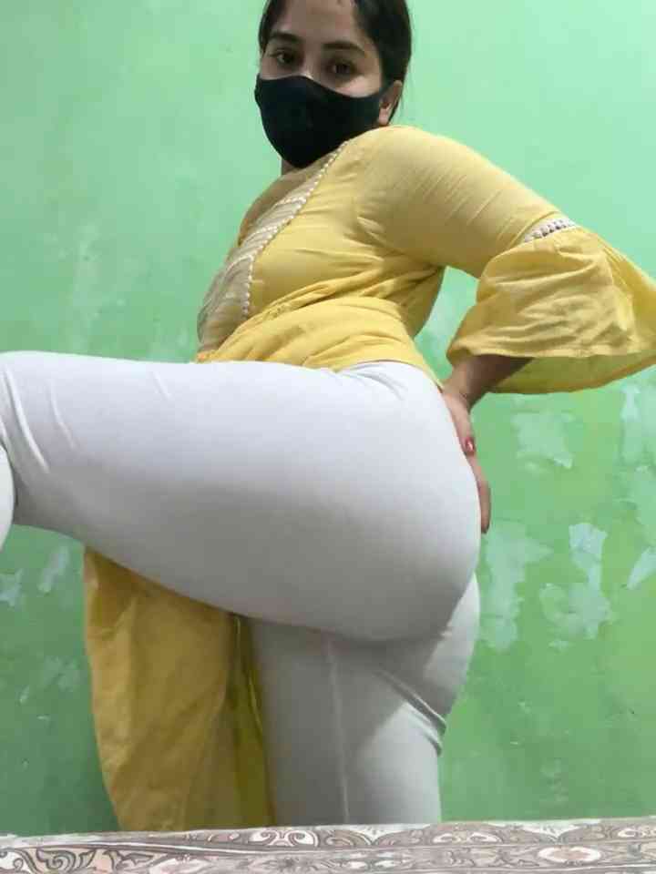 Black Glow – Nude Indian Girl in Hot Sex Scene