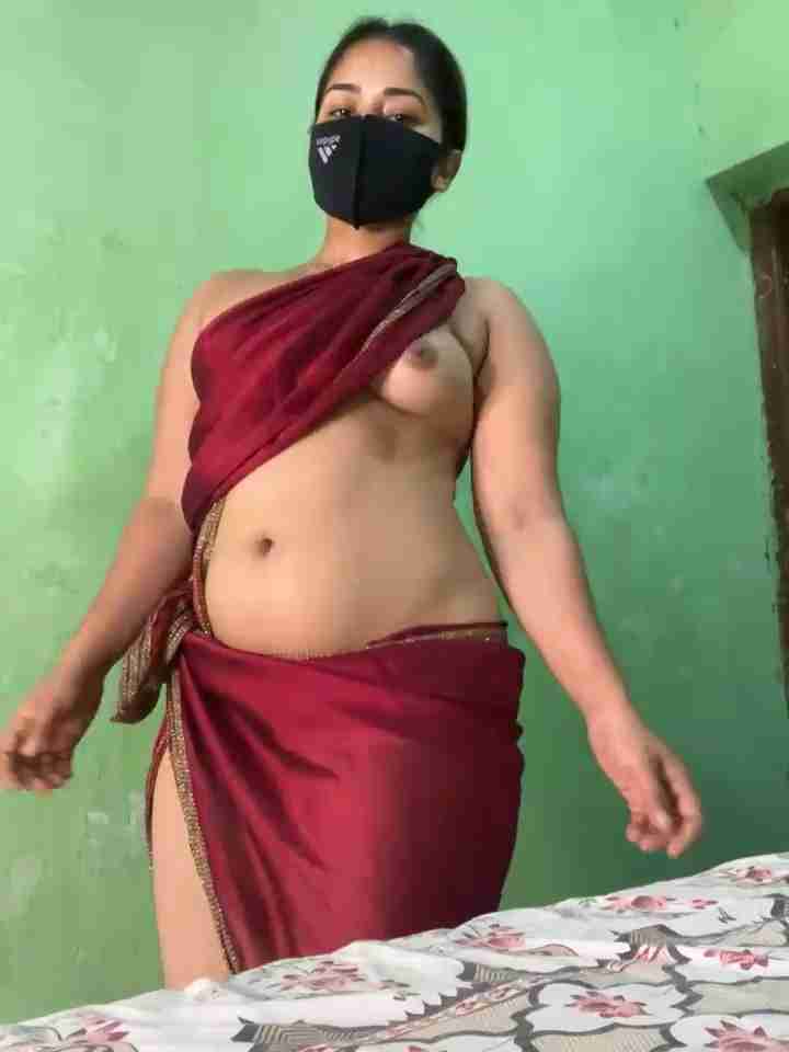 Black Glow: Hot Desi Girl Nude on Live Cam