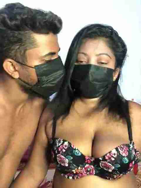 Cute Ariana’s Steamy Pussy Play on Webcam