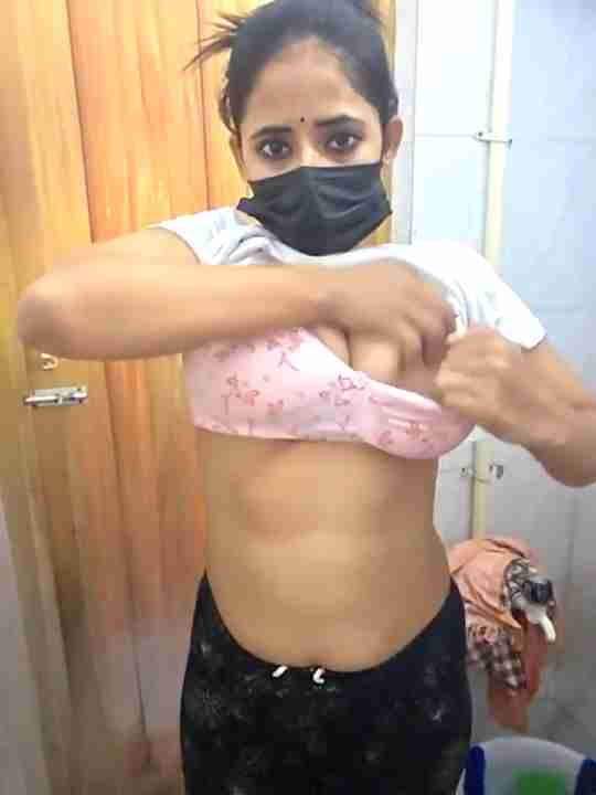 Hot Desi Girl Hot Honey77 Shows Off Her Curves