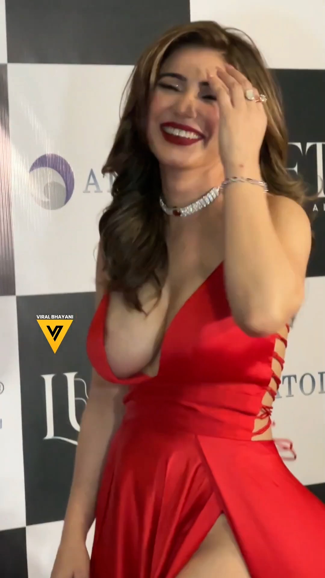 Kangana Sharma Panty Slip – Sexy Nip Slip Video