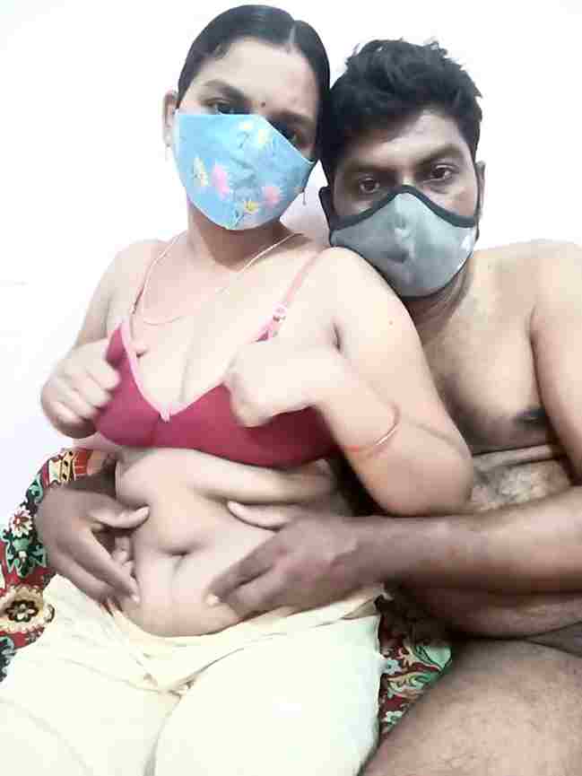 Desi Girl Lalitha Gets Nude in Webcam Show