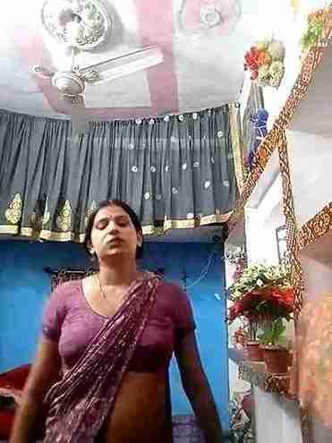 Desi Pornstar Noughty Bhabhi’s Live Nude Performance