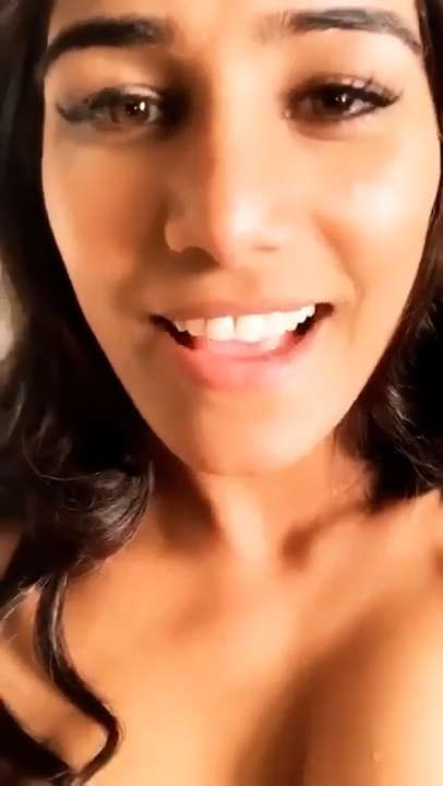 New Poonam Pandey XXX Video – Indian Bombshell Strips Naked