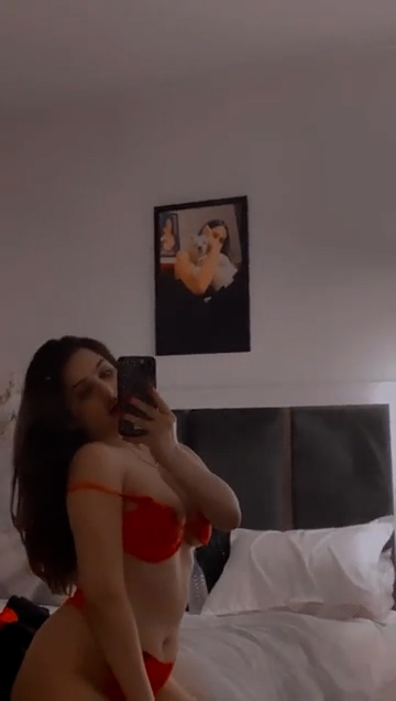 Hot Indian Milf Sassy Poonam on Cam for You