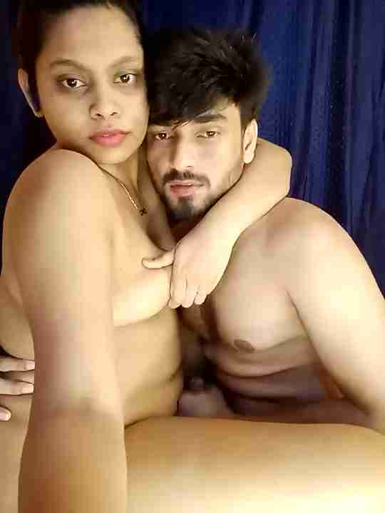 Nude Desi Girl Sexy Darlo Siya Fucks Her Husband Live on Cam