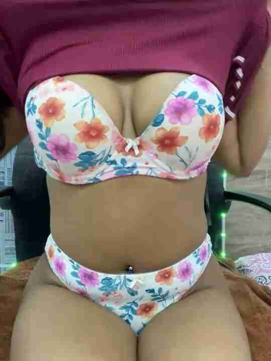 Shenaya 4U – Big Boobs Desi Bhabi Gets Naked Live