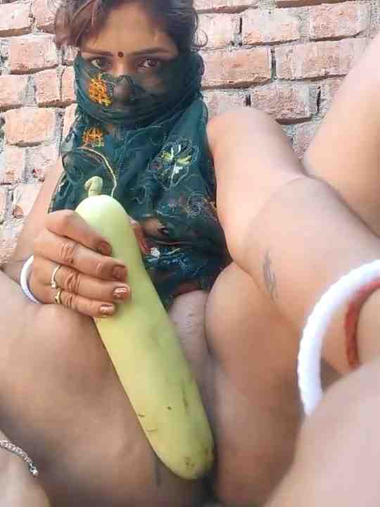 Simaran Bhabhi – Hot Indian Wife’s Naughty Handjob