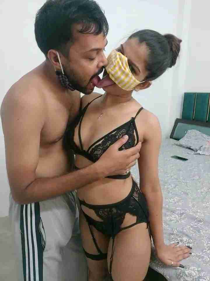 Hot Desi Girl Nude with Her Lover – Real Homemade Porn