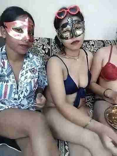 Soni Hotty in Wild Lesbian Group Sex – Indian Babes Go Nude & Raw