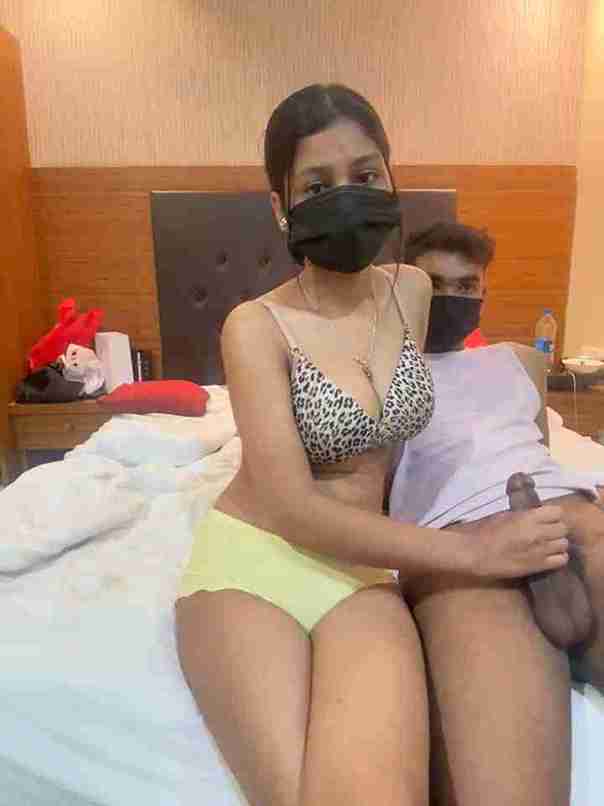 Swetieeeee’s Steamy Affair with Boyfriend in Homemade Clip