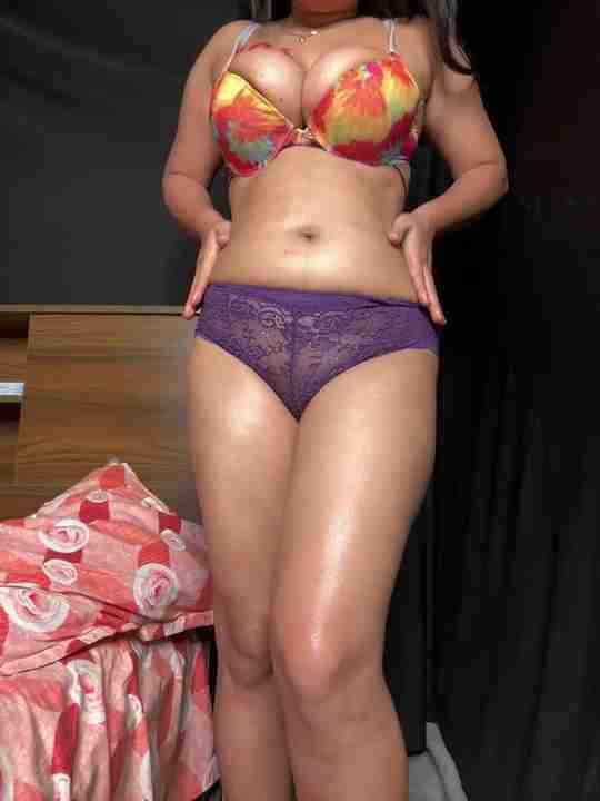 Soumita Desi Bhabi Shows Boobs in Homemade Clip