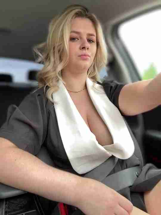 Love_Bri Hot Car Fuck with Sexy Babe in Tight Dress