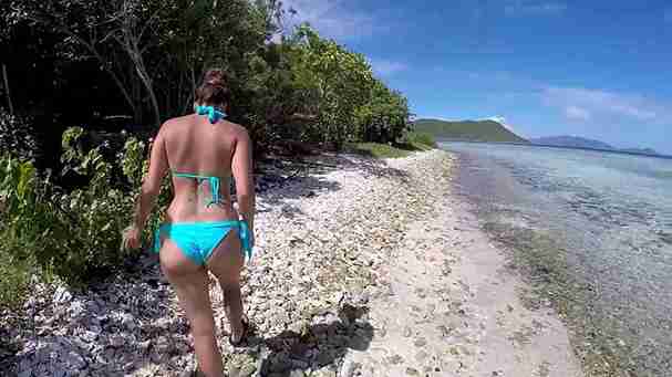 Mariah Leonne Gets A Double Cumshot Facial At A Public Beach
