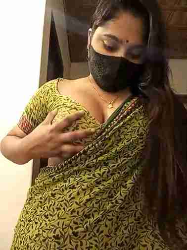 Puspita – Desi Bhabi Nude on Webcam