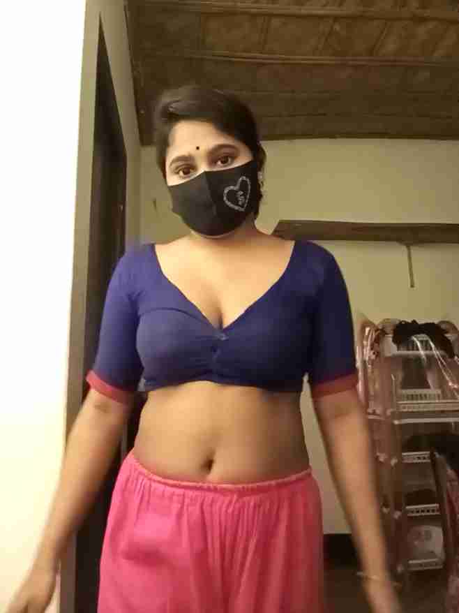 Puspita – Sexy Indian Wife Shows Big Boobs Live