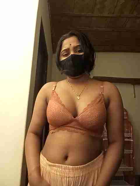 Puspita – Desi Girl Nude and Horny on Cam