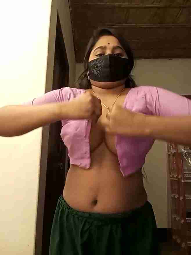 Puspita – Naked Desi Girl on Webcam Live