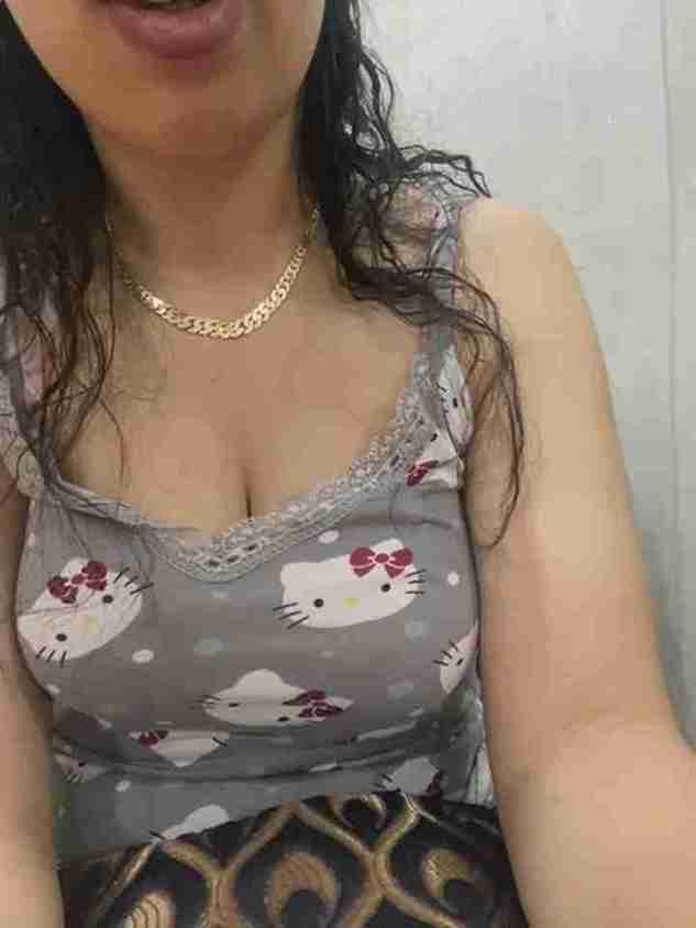 Busty Beauty Rasha ARABIC Shows Her Nude Body on Livecam