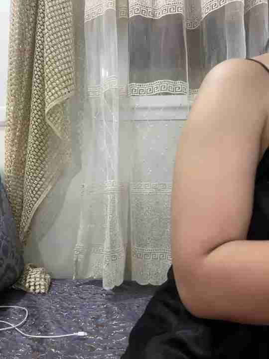 Rasha ARABIC MILF Honey Teases Webcam in Nude Live Show