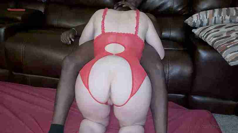 mohotwife Gets Fucked Deep by Bull in Intense Cuckold Session