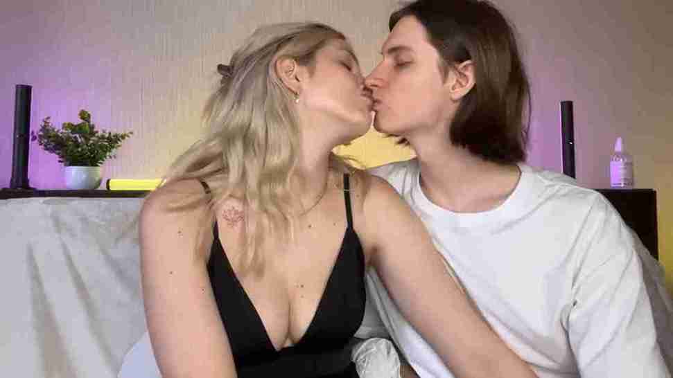 AmandaTalk Sweet Pussy Fingering Then Fucking Boyfriend on Cam