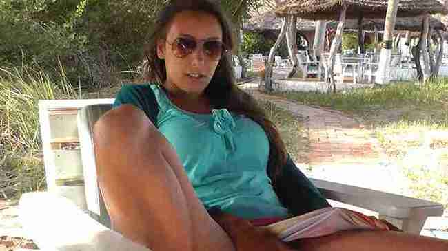 Mariah Enjoying An Outdoor Vacation Tour With Hot Anal Fingering Action