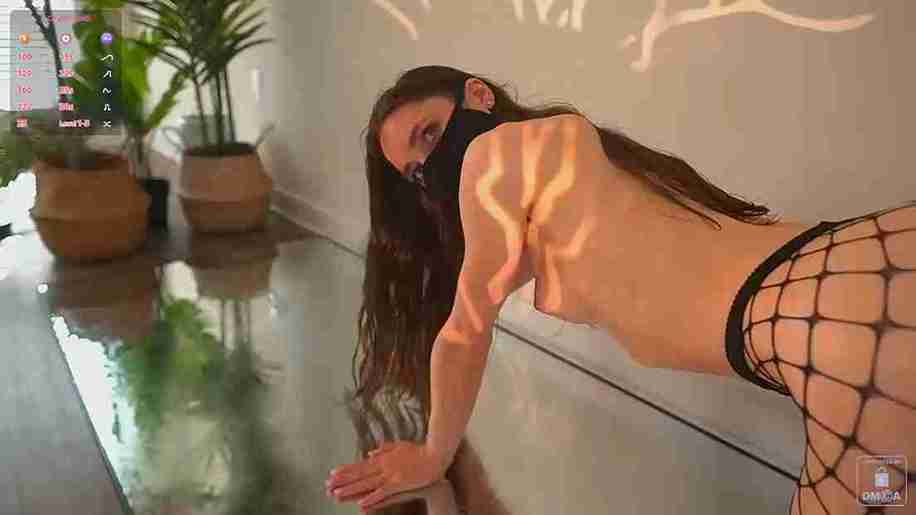 Kitty Sophie White Babe Fingers Her Pussy Live