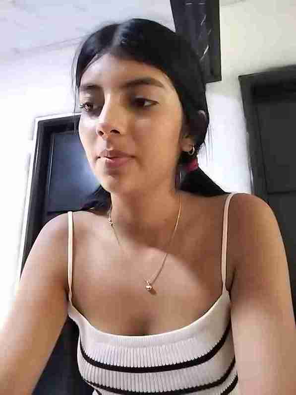 busty baby_niels shows beauty in webcame nude