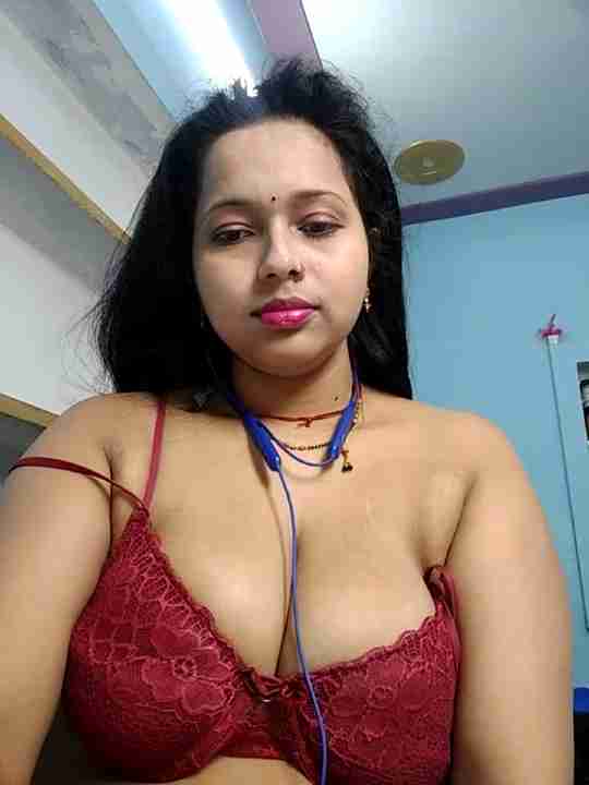 Sexy Babe Leaked Nude Cam From Home