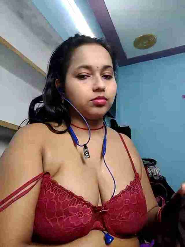 Desi Girl With Sexy Body Leaked Nude Video