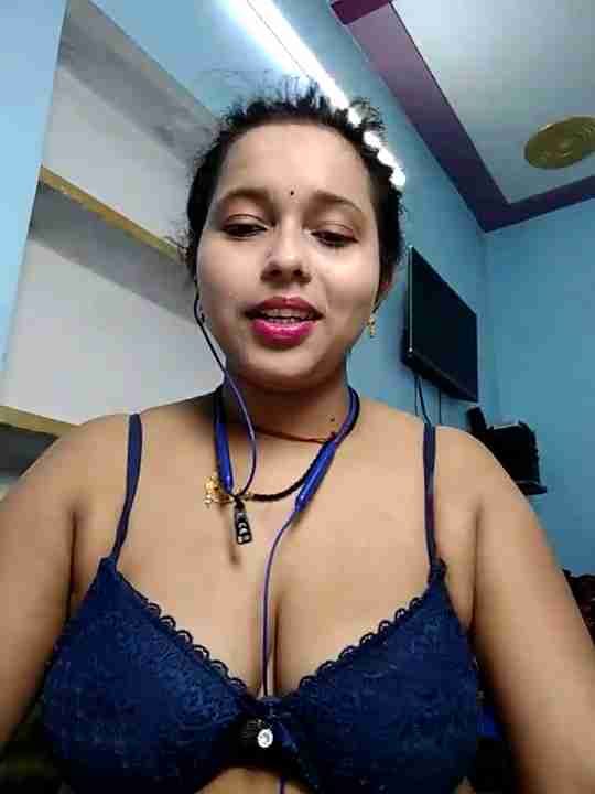 Desi Bhabi Hot Nude Cam Striptease Show