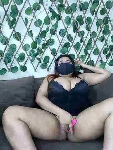 bold-cat Nude Pussy Fingering on Cam