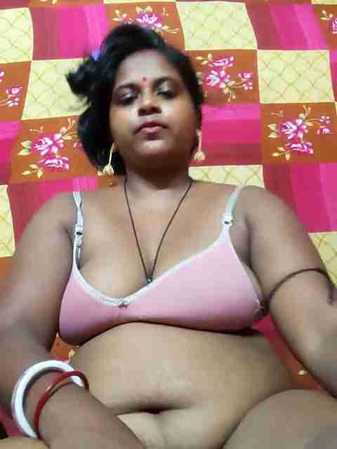 Hot_Show Naked Beauty Girl Seduces Husband
