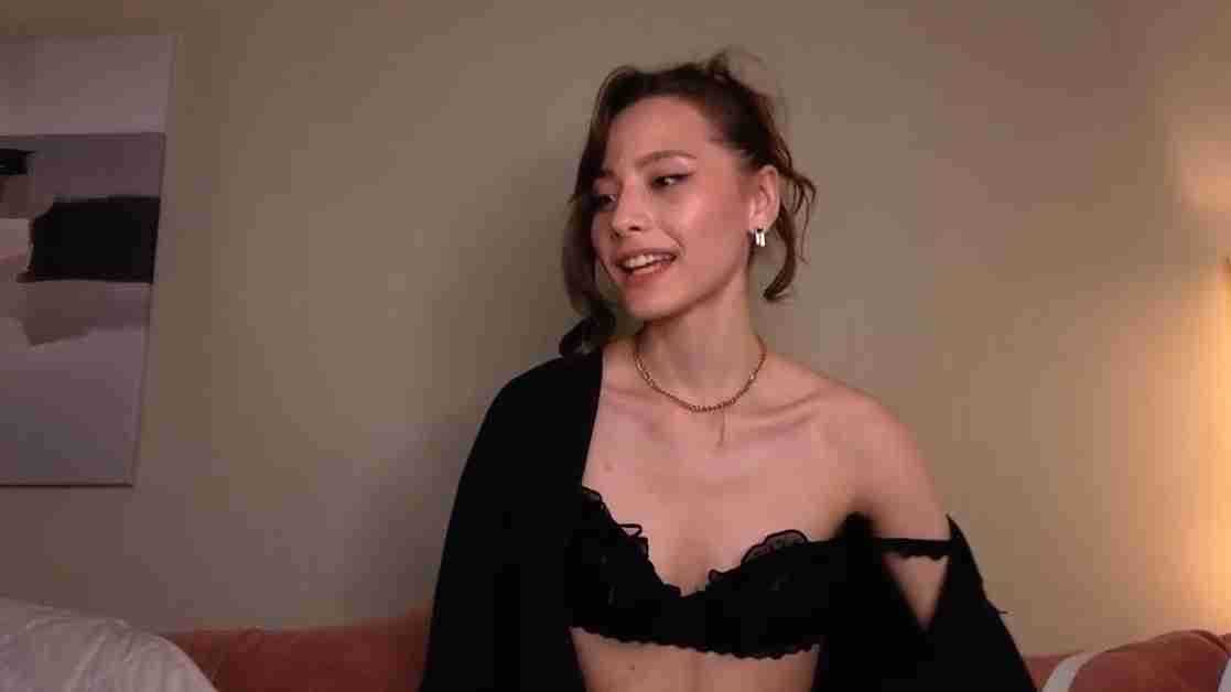 Falinecrosthwaite Hot Figure Cam Tease Live