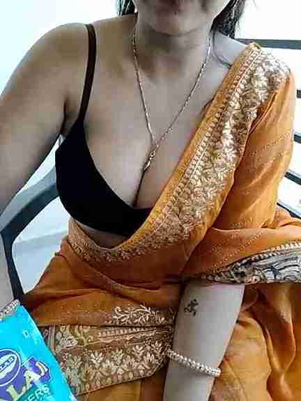 kaamuk_shweta shows big boobs and hot moves