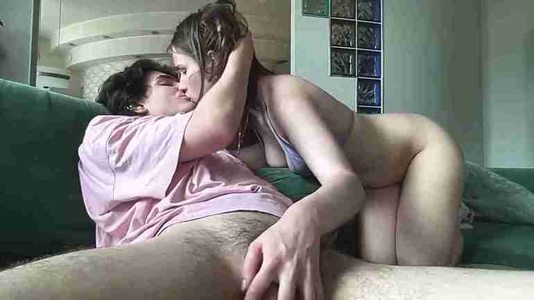sweetieskitties Sexy Babe Kissing Husband Nude on Webcame