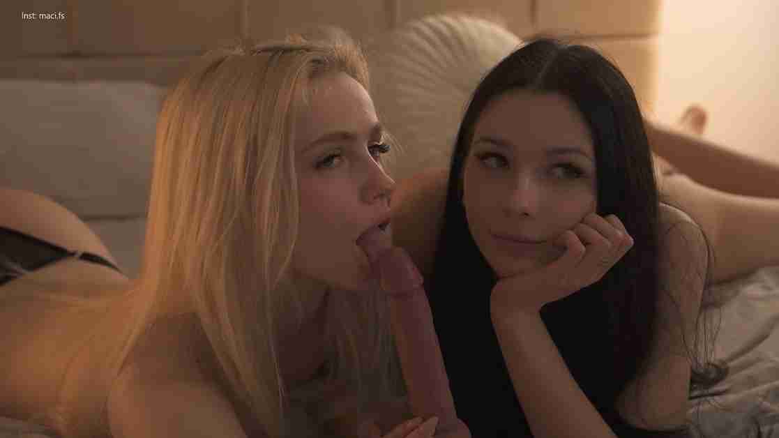Faster_maci lesbian strip show with nude pussy play