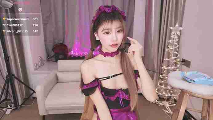 Kiki 2025 horny solo nude webcam beauty babe fucked live cam