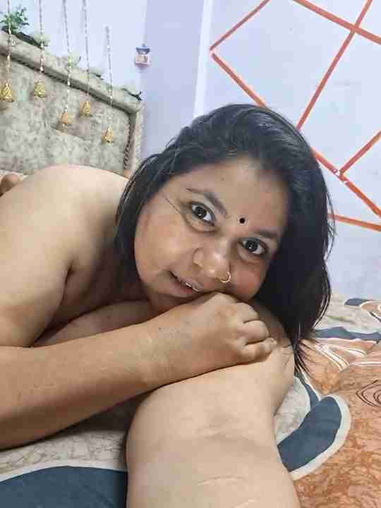 MILF-LOVER-COUPLE naughty milf strip tease and nude fucking cam