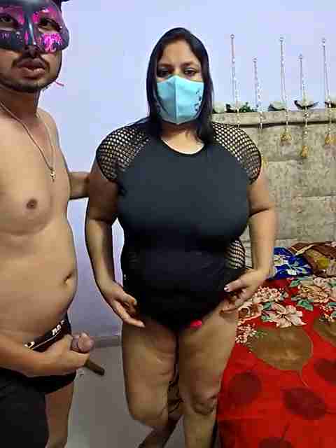 MILF-LOVER-COUPLE sexy couple live cam nude show with milf body