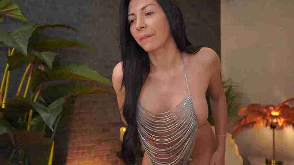 Bad Princess nude hot body tease in live webcam show