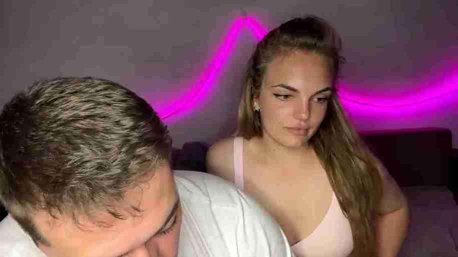 Deeplookscouple horny wife nude webcam live cam friend sex play