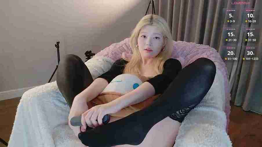 kitayamachu busty nude model strips on webcam and gets anal fucked live