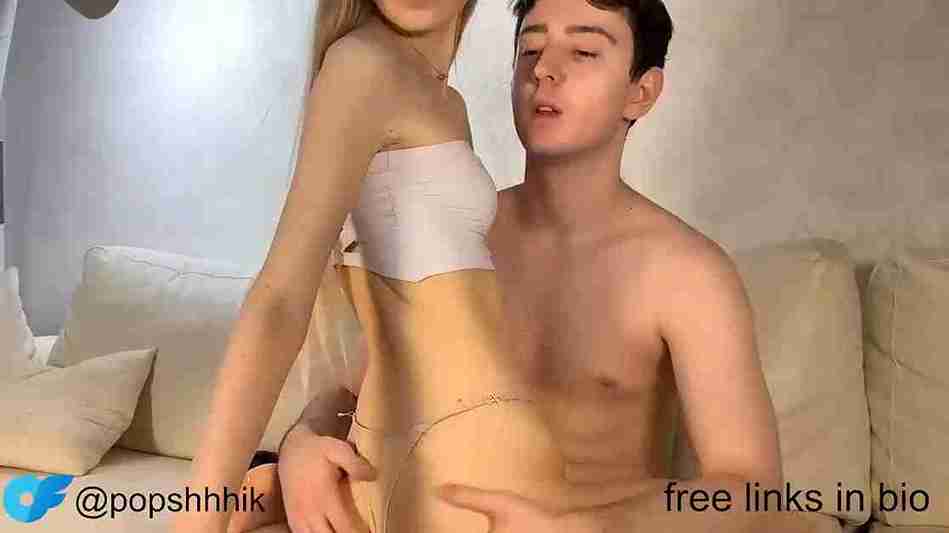 popshhhik gets fucked hard by her horny boyfriend at home
