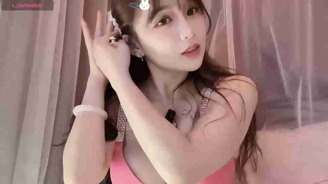qqqq0808 hot nude chinese babe live webcam tease